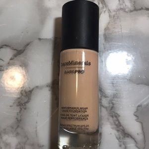 Bare Minerals Pro Foundation in 04 Aspen